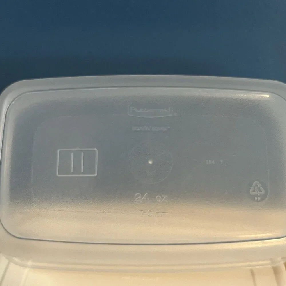 Vintage Rubbermaid Servin Saver Lot Of 4 Containers #2, 7, 11 Rectangle & Square